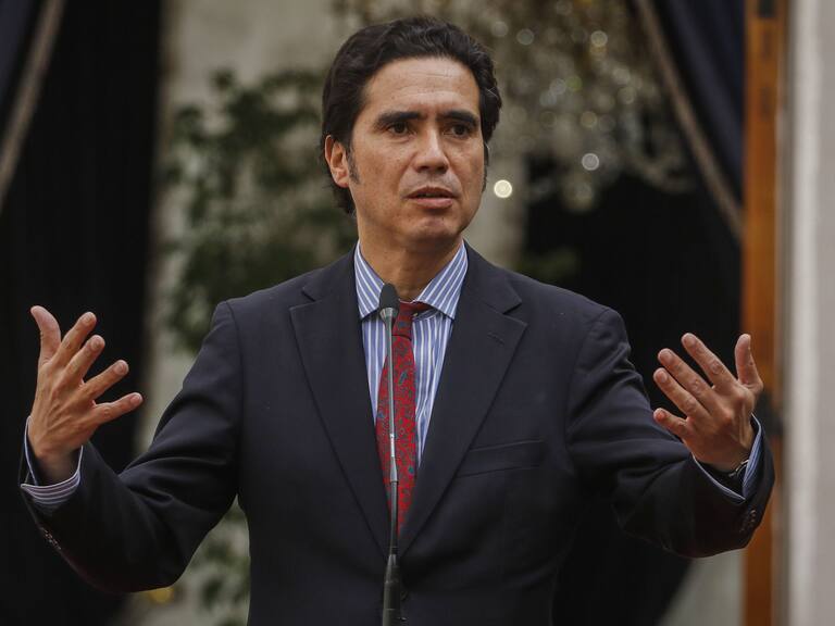 8 de abril del 2020/SANTIAGOIgnacio Briones, ministro de Hacienda realizan un punto de prensa en el patio de Los Cañones en el Palacio de la Moneda, tras la reunión con el Presidente de la Republica, para anunciar medidas económicas a trabajadores independientes y las pyme.
FOTO: SEBASTIAN BELTRAN GAETE/AGENCIAUNO