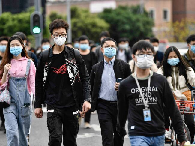 Las personas regresan a sus trabajos tras el aislamiento en la ciudad china de Guangzhou