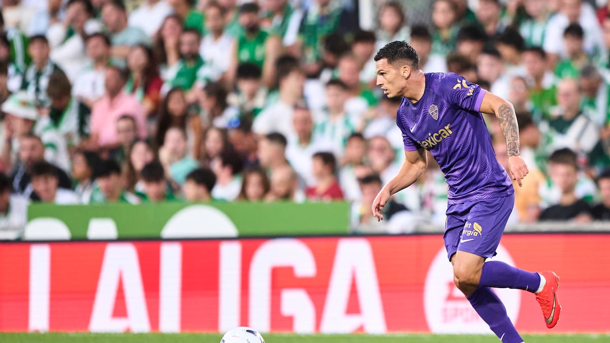 “Elche es un equipo que le queda chico a Cepeda”: hincha chileno en España pide más minutos para el volante nacional
