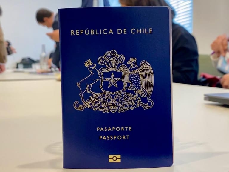 Mejor que Argentina y Brasil: pasaporte de Chile es uno de los más poderosos del mundo en 2026