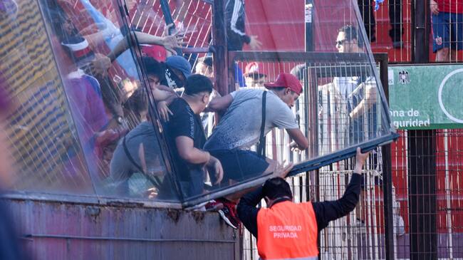 Piedrazos e invasión al Santa Laura: el lapidario informe de Julio Bascuñán sobre los hinchas de la U de Chile