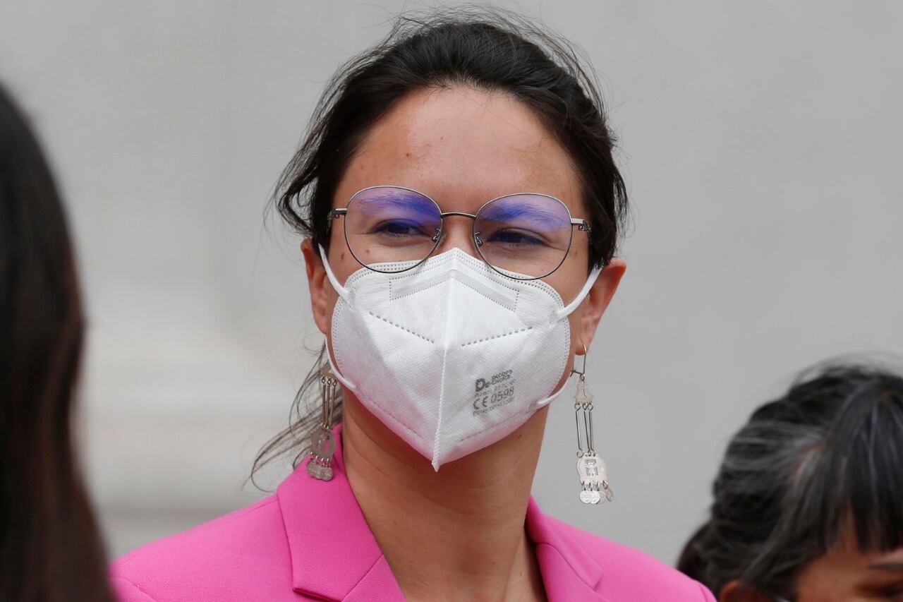 12 de abril de 2022/SANTIAGOLa alcaldesa de Santiago, Irací Hassler, se reúne con la Ministra de Desarrollo Social, Jeannette Vega, con la finalidad de solicitar al gobierno la ejecución del Plan de Invierno que busca resguardar a las personas en situación de calle. Con esta reunión también se pretende mejorar la articulación de todas las instituciones y la sociedad civil en esta materia. Santiago alberga a 1100 personas aproximadamente en situación de calle, siendo una de las comunas con mayor cantidad de personas viviendo esta realidad
FOTO: MINISTERIO DE DESARROLLO SOCIAL/AGENCIAUNO
