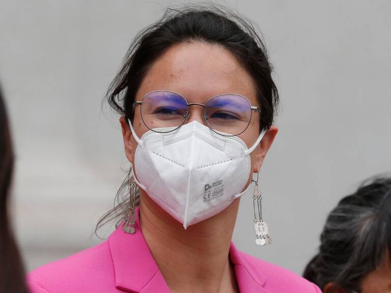 12 de abril de 2022/SANTIAGOLa alcaldesa de Santiago, Irací Hassler, se reúne con la Ministra de Desarrollo Social, Jeannette Vega, con la finalidad de solicitar al gobierno la ejecución del Plan de Invierno que busca resguardar a las personas en situación de calle. Con esta reunión también se pretende mejorar la articulación de todas las instituciones y la sociedad civil en esta materia. Santiago alberga a 1100 personas aproximadamente en situación de calle, siendo una de las comunas con mayor cantidad de personas viviendo esta realidad
FOTO: MINISTERIO DE DESARROLLO SOCIAL/AGENCIAUNO