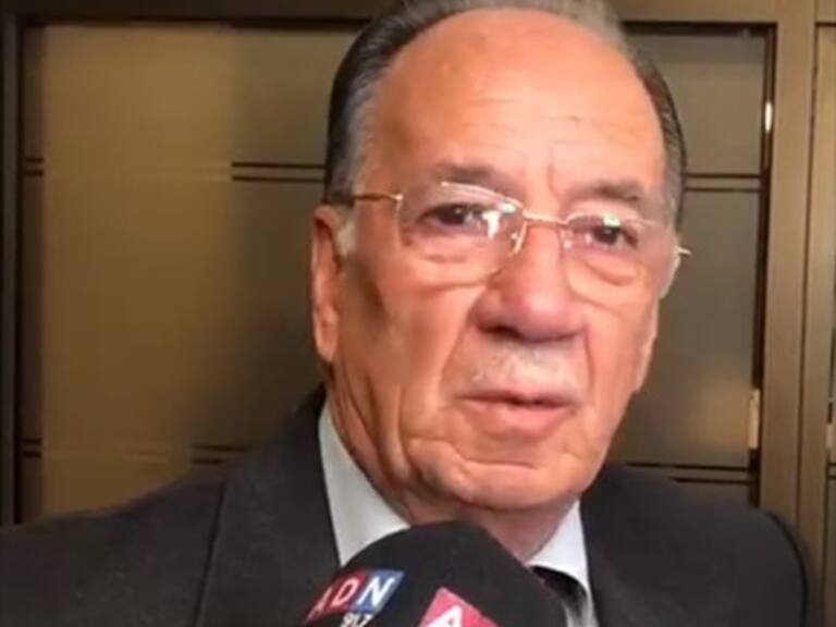 Pérez y polémica por chaqueta y corbata: Si avanzamos en esta materia vamos a ser más respetados