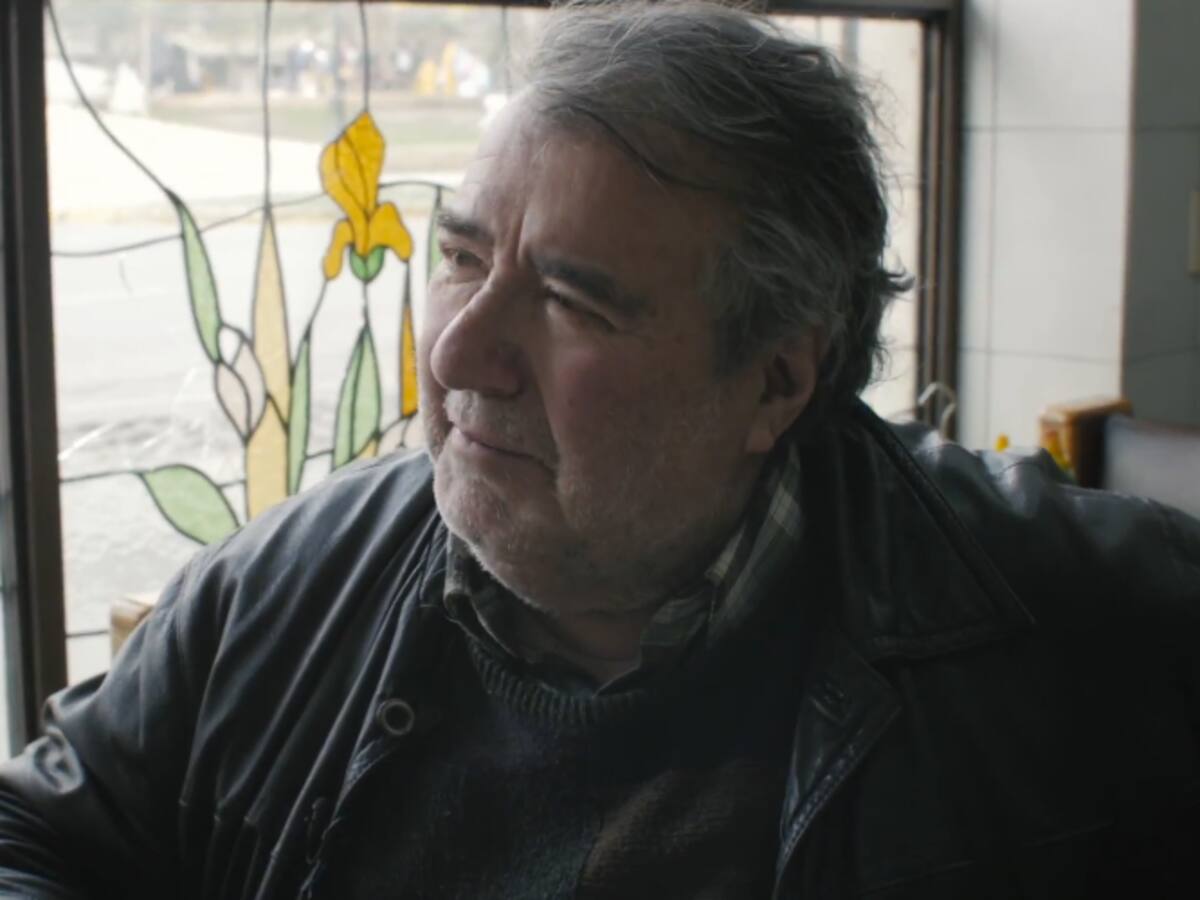 Volvió solo en un colectivo: Encuentran a poeta José Ángel Cuevas en su casa tras estar cinco días desaparecido