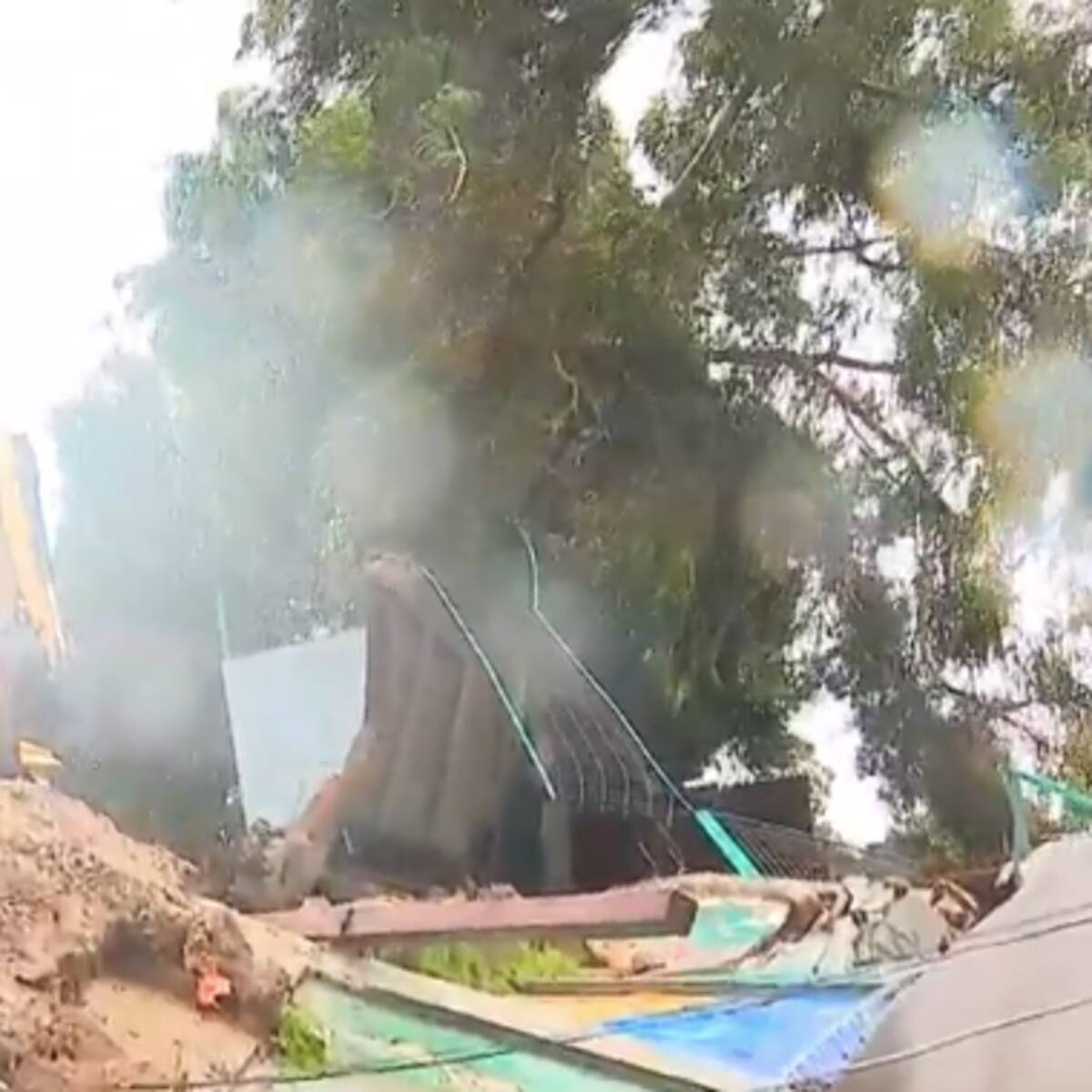 Sistema frontal provoca impactante derrumbe: muro de colegio cayó sobre una vivienda en Viña del Mar