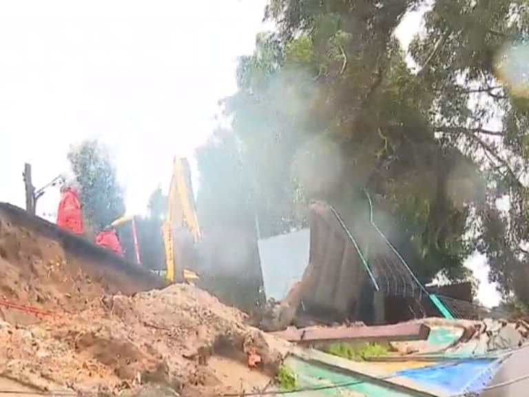 Sistema frontal provoca impactante derrumbe: muro de colegio cayó sobre una vivienda en Viña del Mar