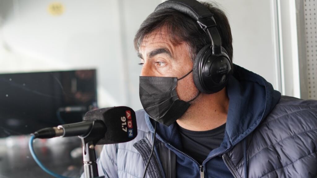 Quinteros abre la puerta a su salida de Colo Colo: "Después de noviembre, si viene un club grande una selección, veré las posibilidades"