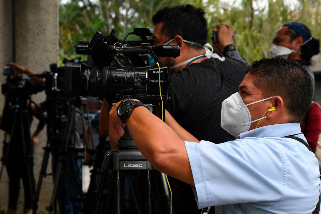 La prensa salvadoreña trabaja en un acto oficial