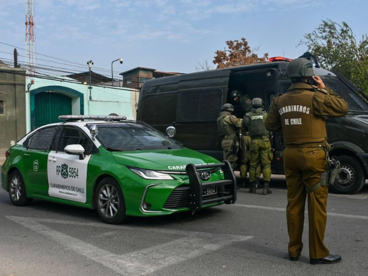 Quinta Normal: motociclista termina en riesgo vital tras ser chocado por un vehículo robado