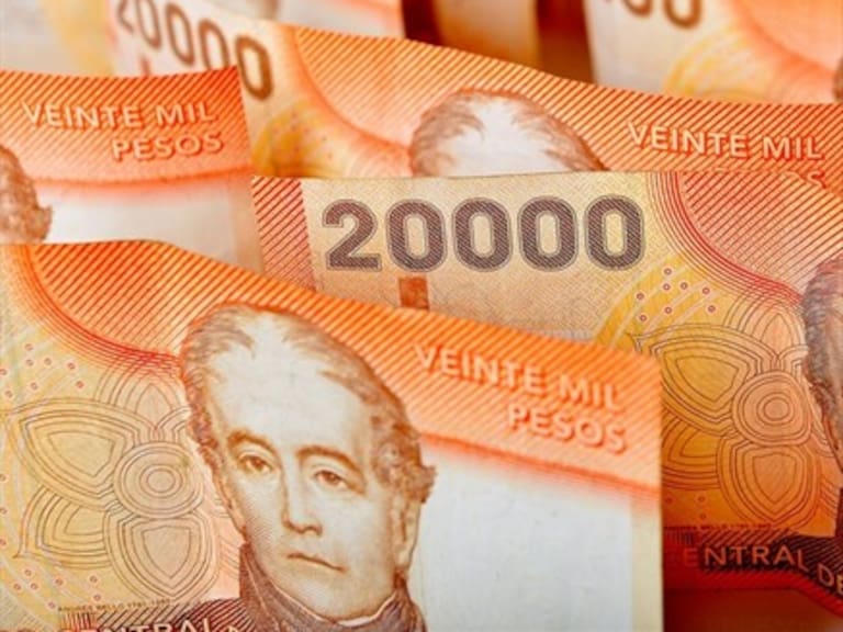La mitad de los trabajadores chilenos gana $400 mil o menos