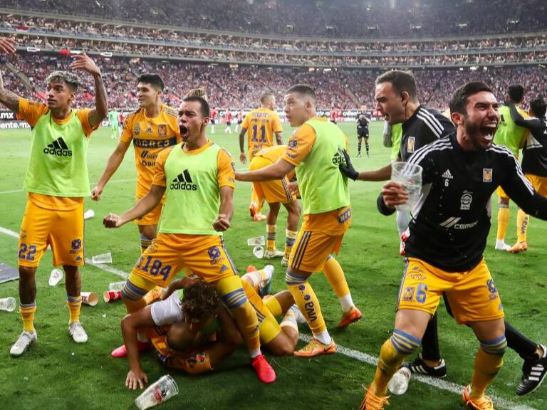 Tigres de Igor Lichnovsky se consagra campeón en México tras remontar la final ante Chivas
