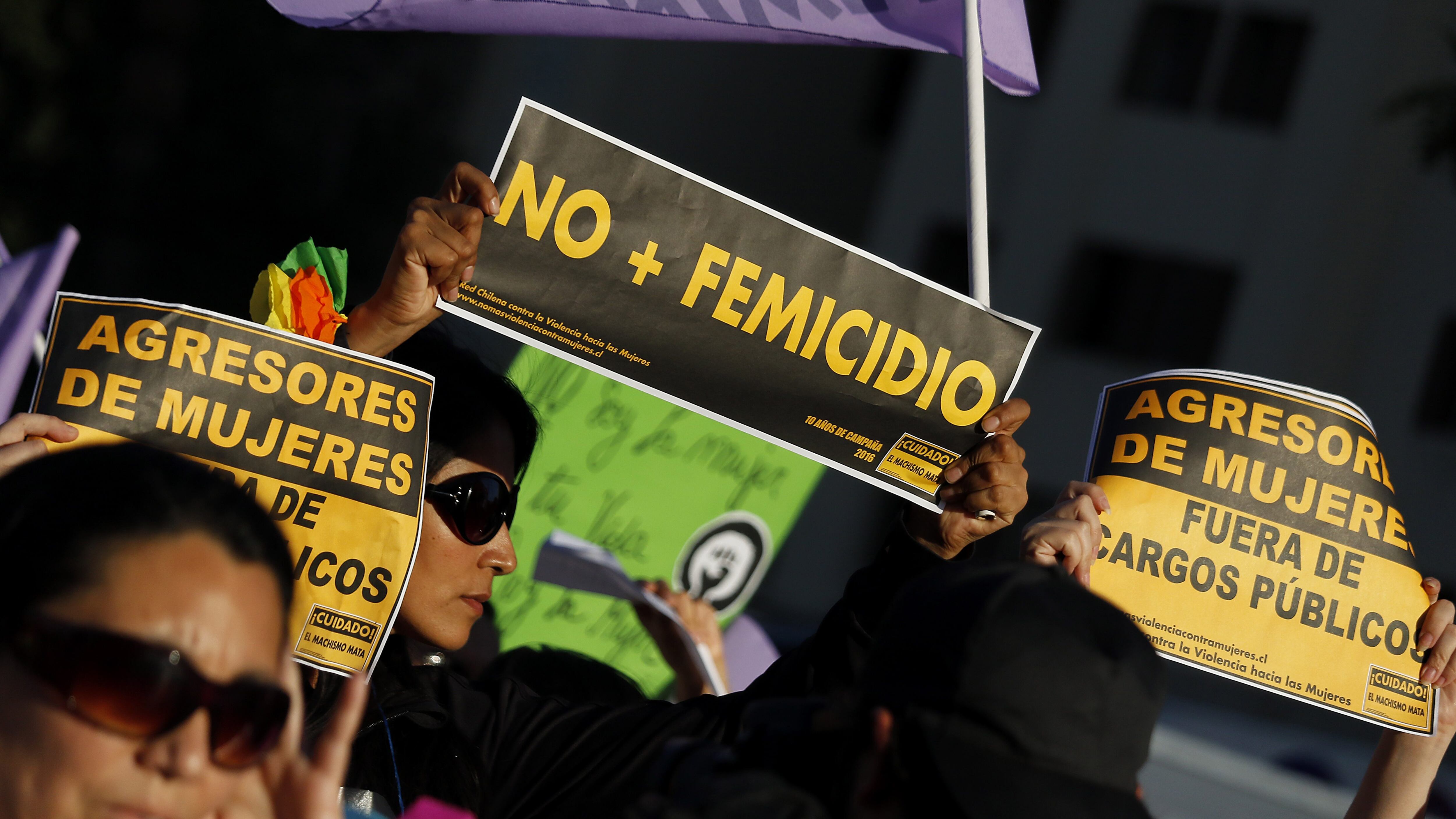 24 de noviembre del 2017/SANTIAGOSe lleva a cabo una marcha contra la violencia hacia las mujeres, convocada por la Red chilena contra la violencia hacia las mujeres.
FOTO: LEONARDO RUBILAR/AGENCIAUNO