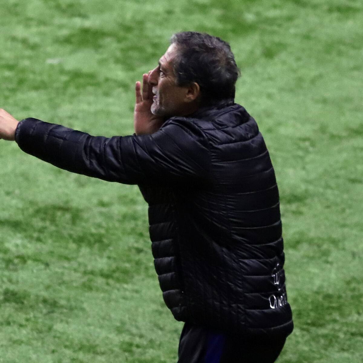 Se complica la continuidad de un DT chileno: “Si los jugadores no mantienen la convicción, habrá que tomar decisiones”
