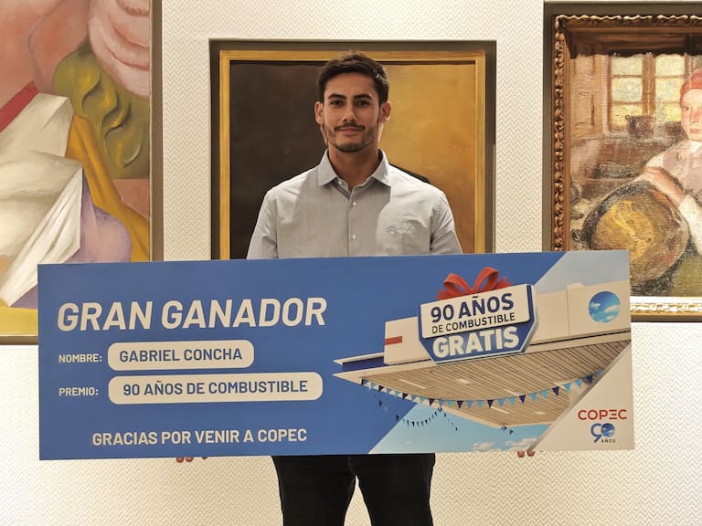 Copec premia a joven de 27 años con 90 años de combustible gratis