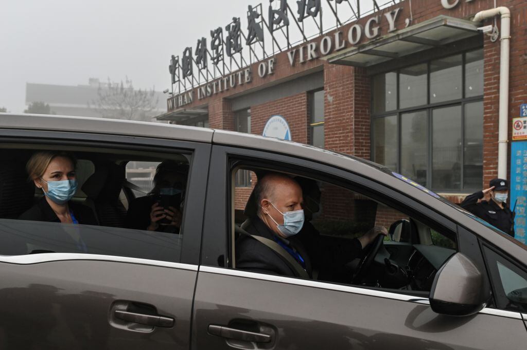 El equipo de la OMS llegando al Instituto de Virología de Wuhan