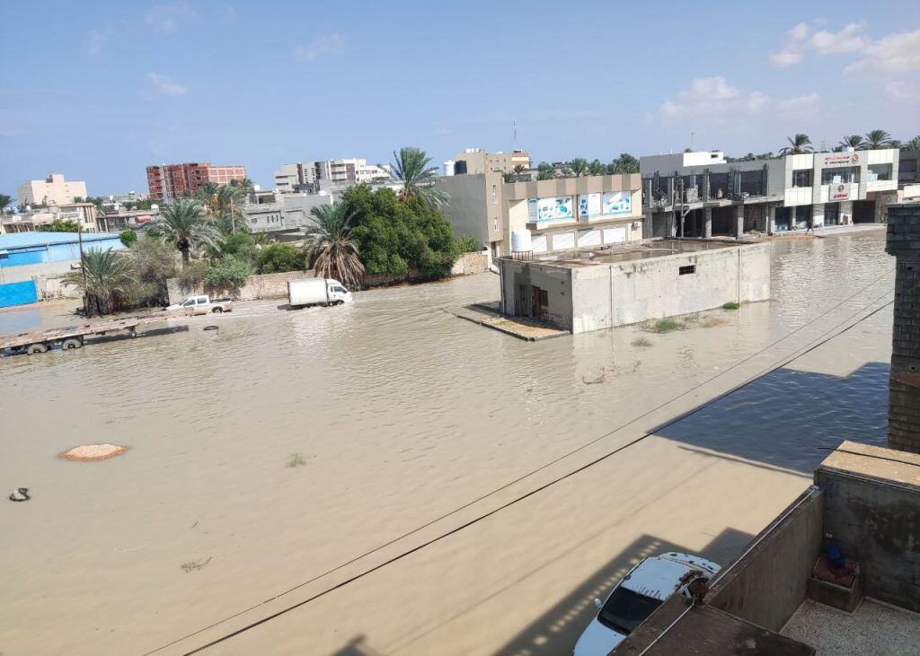 Tormenta provoca que el agua inunde las calles de la ciudad de Misurata en Libia
