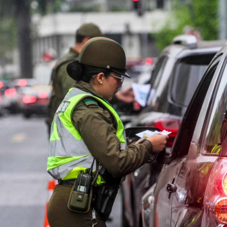 ¿Cometiste una infracción de tránsito? Solo en estos casos se puede acceder a una rebaja de la multa en Chile