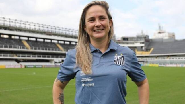 Tatiele Silveira es oficializada como la nueva entrenadora de Colo Colo Femenino