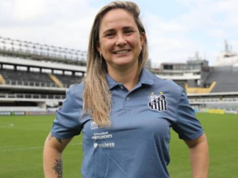Tatiele Silveira es oficializada como la nueva entrenadora de Colo Colo Femenino