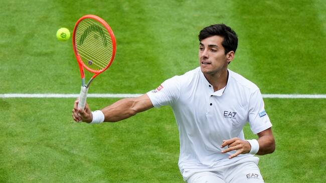 LONDON, ENGLAND - JULY 06: Cristian Garin of Chile plays a forehand in the Men's Singles Quarter Finals Match against Nick Kyrgios of Australia during day ten of The Championships Wimbledon 2022 at All England Lawn Tennis and Croquet Club on July 06, 2022 in London, England. (Photo by Shi Tang/Getty Images)