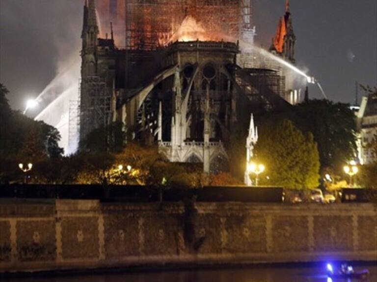 Presidente de Francia: «Reconstruiremos Notre Dame»