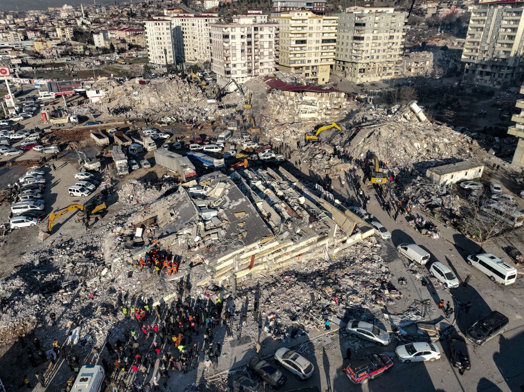 Zona de edificio destruido por los terremotos en Maras de Turquía