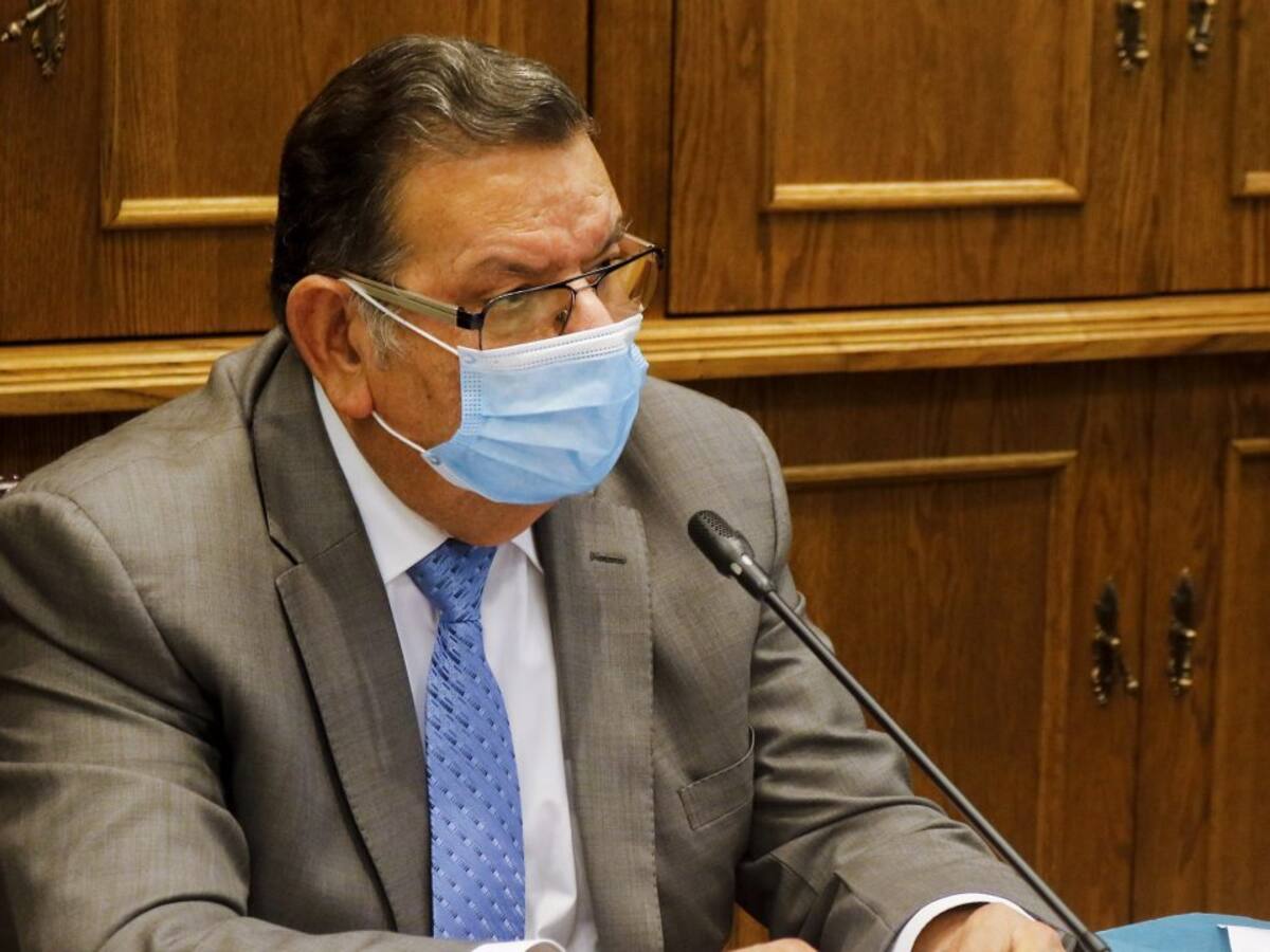 Senador Rabindranath Quinteros será interrogado por viajar a Puerto Montt sin esperar el resultado de su examen PCR