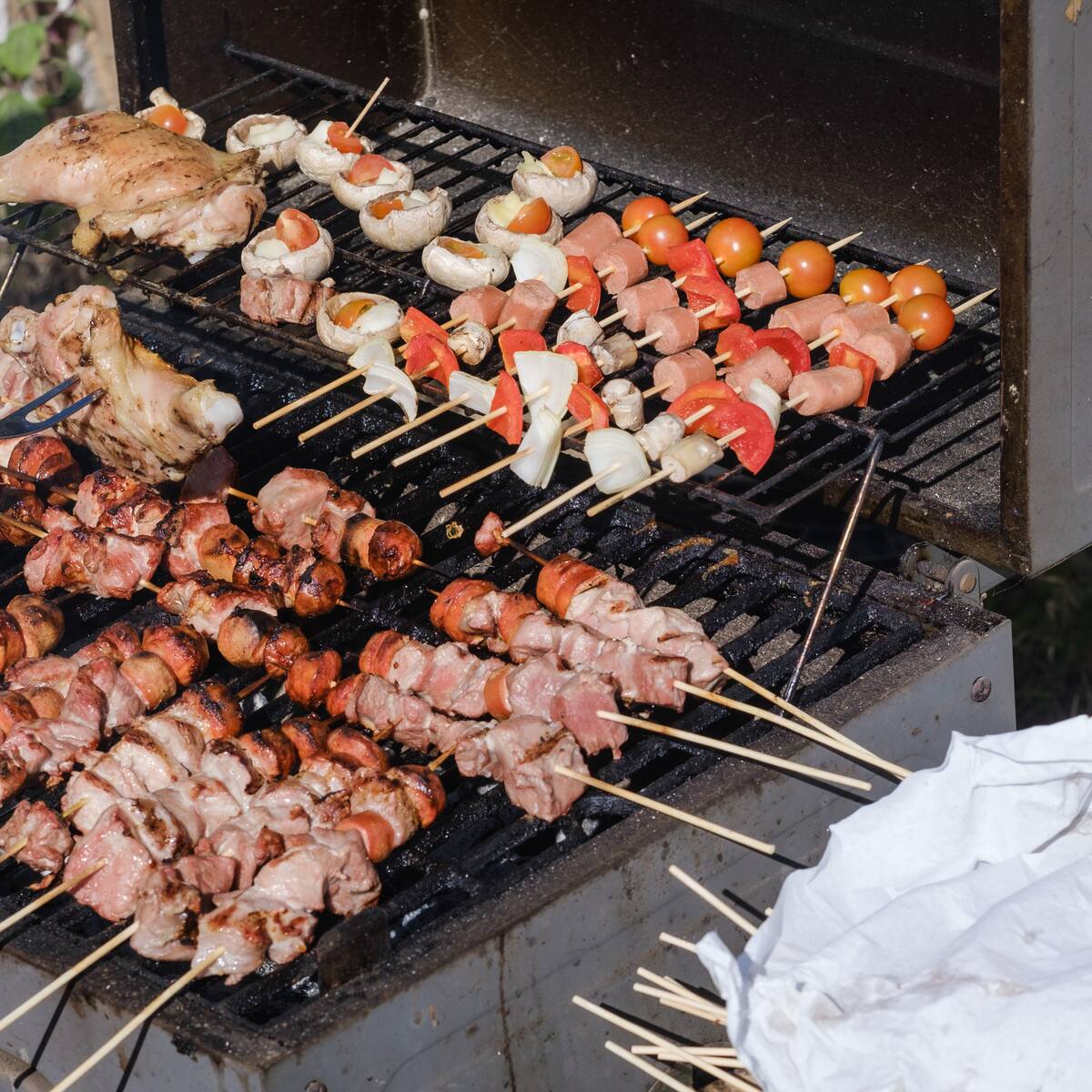 Este es el enemigo invisible que puede arruinar la carne en Fiestas Patrias de Chile (y así es posible prevenir)