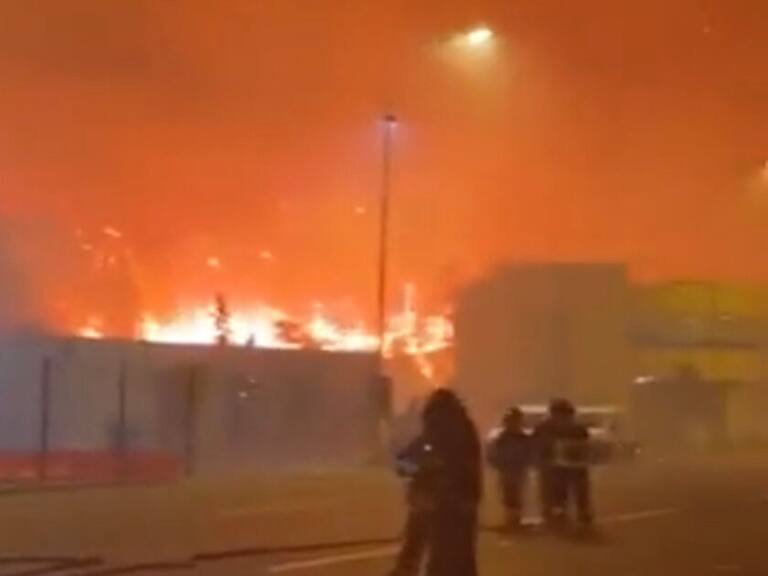 Incendio forestal: autopista del Itata suspende el tránsito durante toda la noche