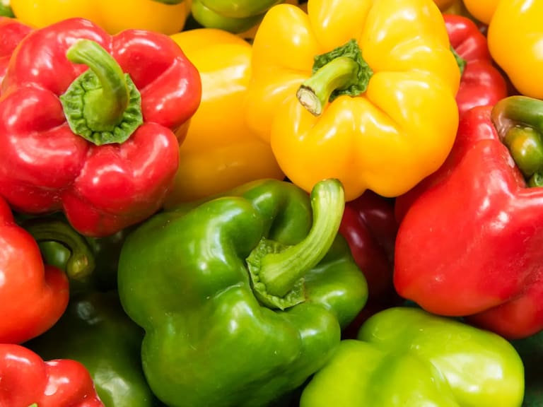 ¿Cuál es la diferencia entre los pimentones verdes, rojos y amarillos?