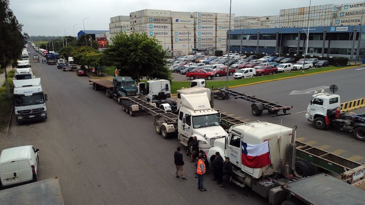 Paro de camioneros en San Antonio continúa tras reunión sin acuerdo: Gobierno afirma que es “un problema entre privados”