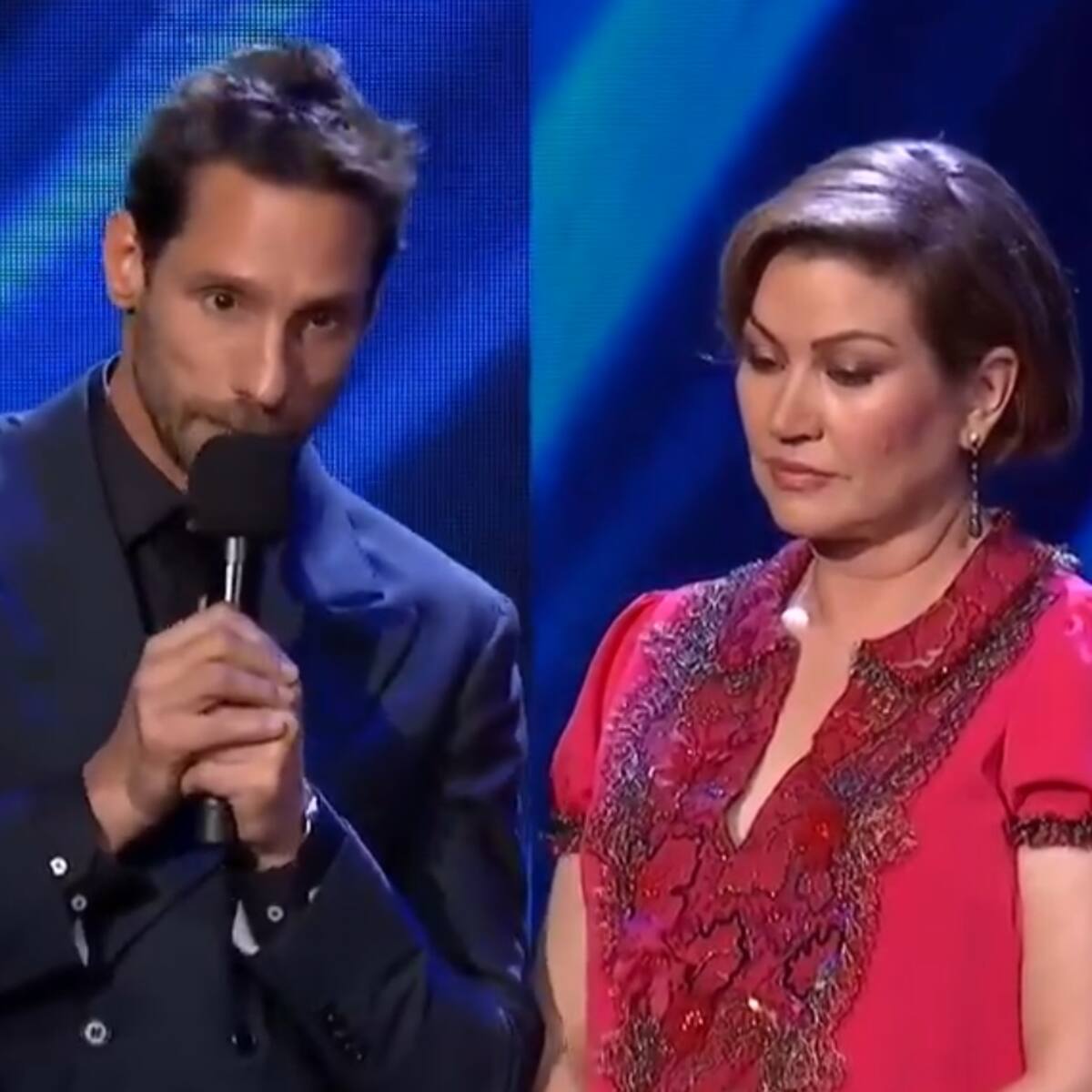 Gonzalo Valenzuela protagonizó controversial momento en los Premios Caleuche: arremetió contra actrices por antigua ‘funa’ contra Roberto Farías
