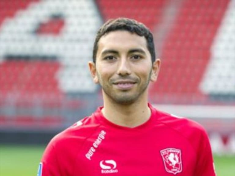 Cristián Cuevas fue oficializado como refuerzo del Twente