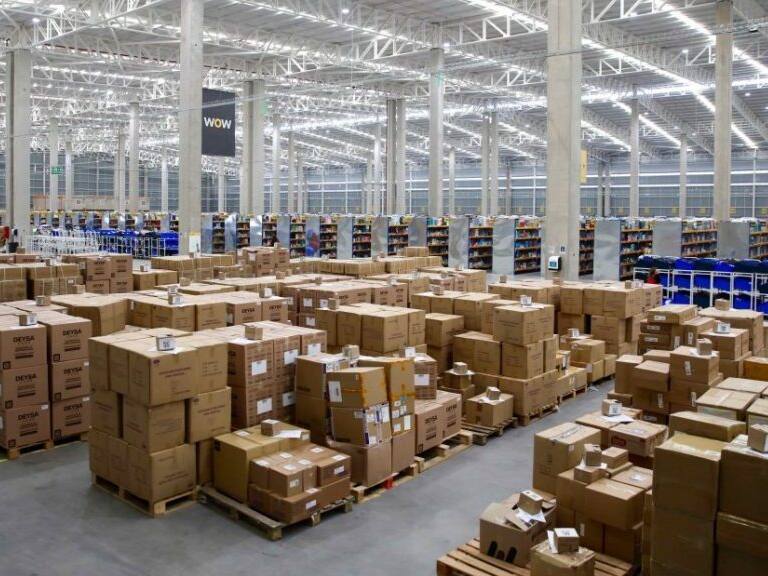 Más de 40 personas robaron una de las bodegas de Mercado Libre en Colina