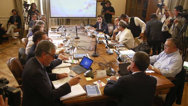 Comisión de Constitución del Senado aprueba idea sobre indulto