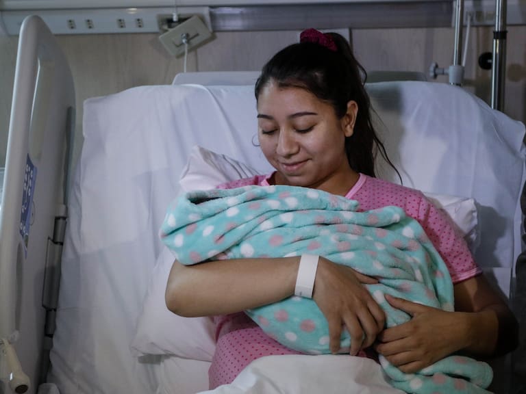 Maternidad en el Chile pandémico: experta señaló que embarazos no deseados tuvieron aumento y que los planificados se postergaron