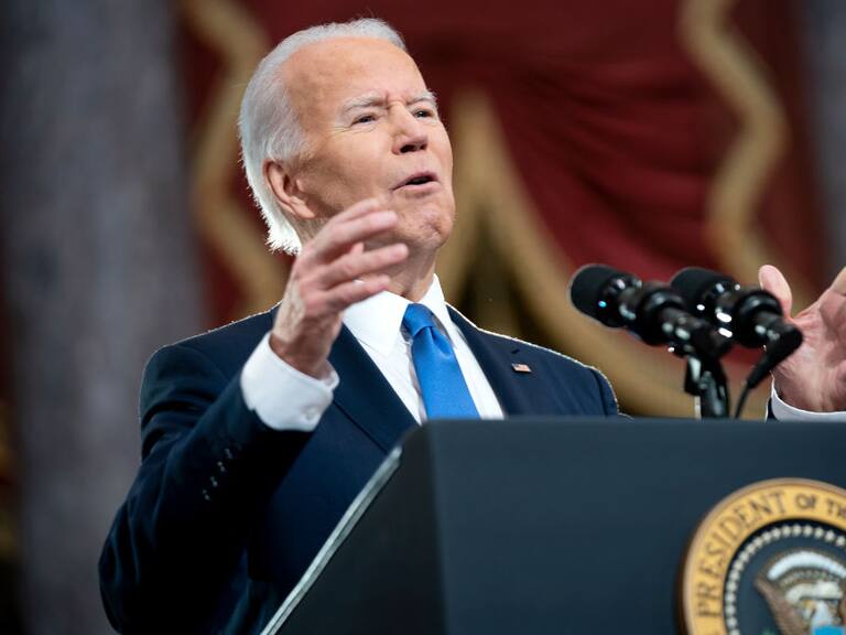 Joe Biden da un discurso al interior del Capitolio de Estados Unidos