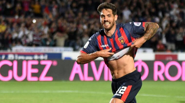 Joaquín Larrivey respalda a Diego López en la U: "Es el entrenador ideal para este momento del club"