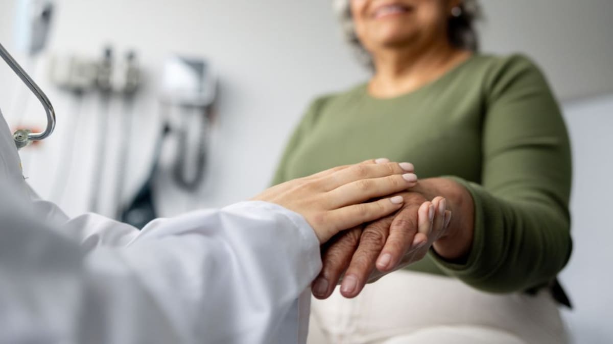 Día Mundial de la Menopausia: cómo acceder a atención ginecológica por telemedicina desde el CESFAM