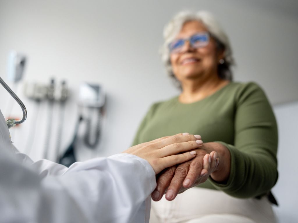 Día Mundial de la Menopausia: cómo acceder a atención ginecológica por telemedicina desde el CESFAM