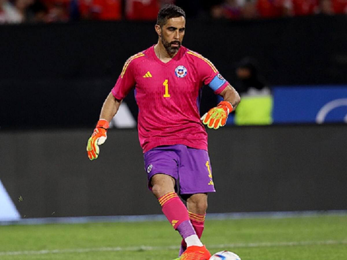 “Las carreras de ambos hablan por si solas”: Claudio Bravo repasó a Berizzo semanas después de la salida del DT de la Roja