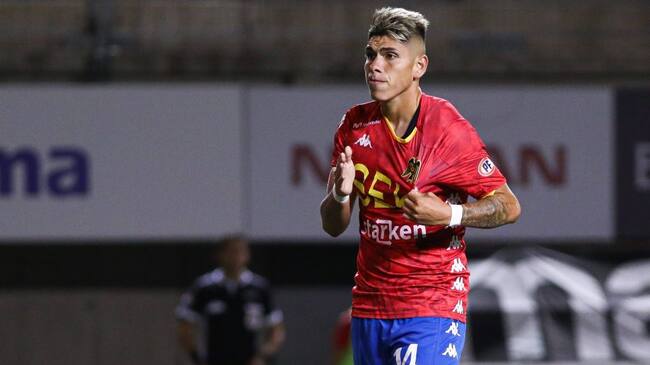 04 DE ENERO DE 2021/SANTIAGOEl jugador Carlos Palacios (c) marca el dos a uno frente a Audax Italiano, durante el partido valido por vigsimo sptima fecha del Campeonato Nacional AFP PlanVital 2020, entre Audax Italiano y Unin Espaola, disputado en el Estadio Bicentenario de La Florida.
FOTO: SEBASTIAN ORIA/AGENCIAUNO