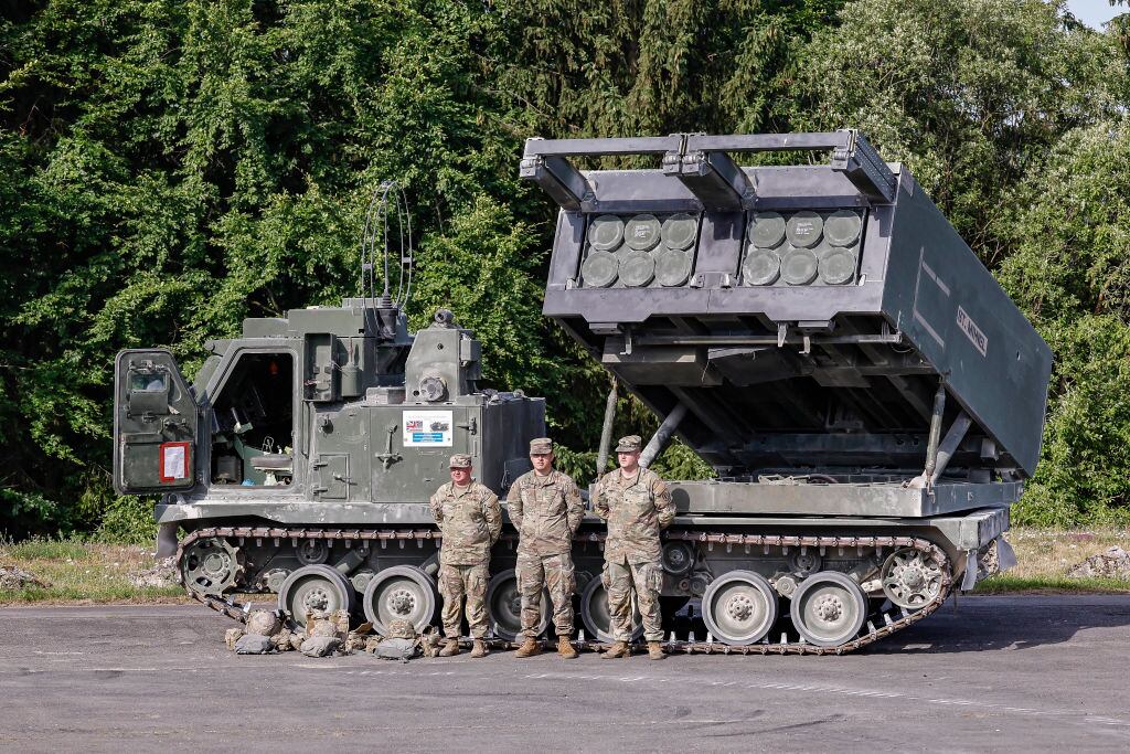Soldados de EEUU ante el sistema de misiles Patriot en la base en Alemania