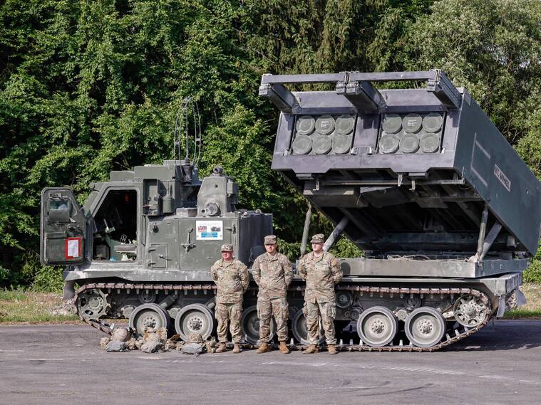 Soldados de EEUU ante el sistema de misiles Patriot en la base en Alemania