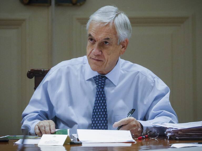 19 de marzo del 2020/SANTIAGOEl Presidente de la Republica, Sebastian Piñera, sostiene una reunión de coordinación con el Comité de Emergencia por el coronavirus, con los ministros del Interior, Defensa y la subsecretaria de Salud, en el Palacio de La Moneda.
FOTO: SEBASTIAN BELTRAN GAETE/AGENCIAUNO