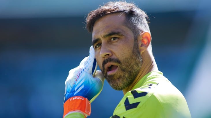 "Era un riesgo": Manuel Pellegrini explica por qué Claudio Bravo no apareció en partido ante Real Sociedad