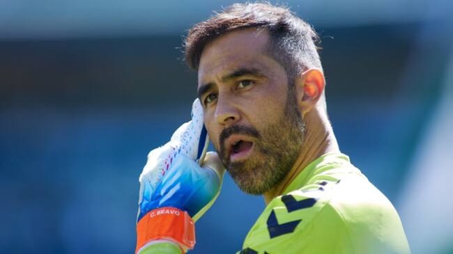 "Era un riesgo": Manuel Pellegrini explica por qué Claudio Bravo no apareció en partido ante Real Sociedad