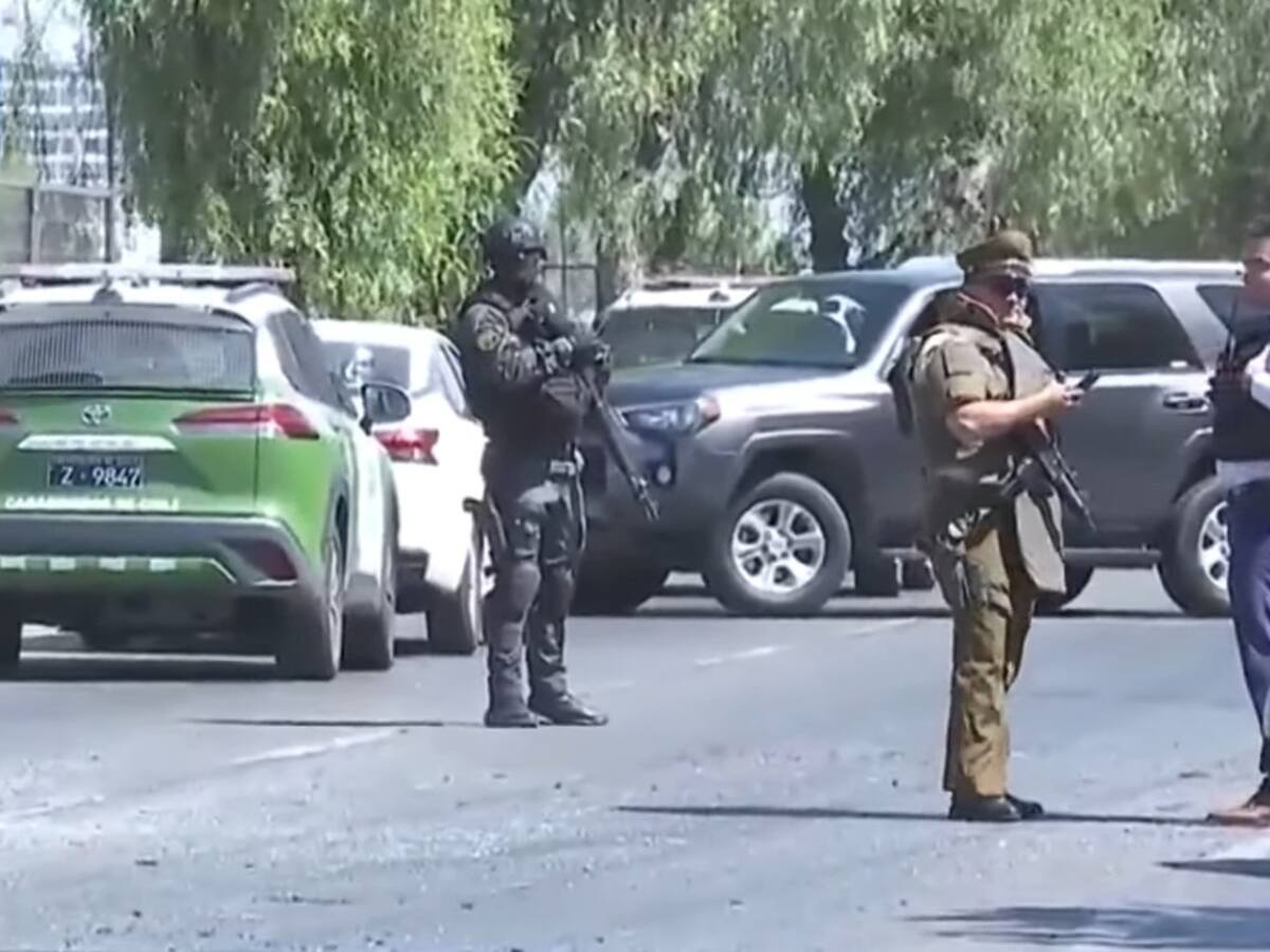 Accidente de tránsito en Autopista Central: encuentran a una persona muerta y a otros dos heridos al interior de auto, todos con impactos balísticos