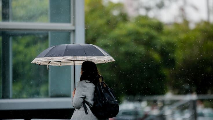 ¿Lluvia en la Región Metropolitana para este fin de semana? Revelan la zona donde podría precipitar y la cantidad de mm